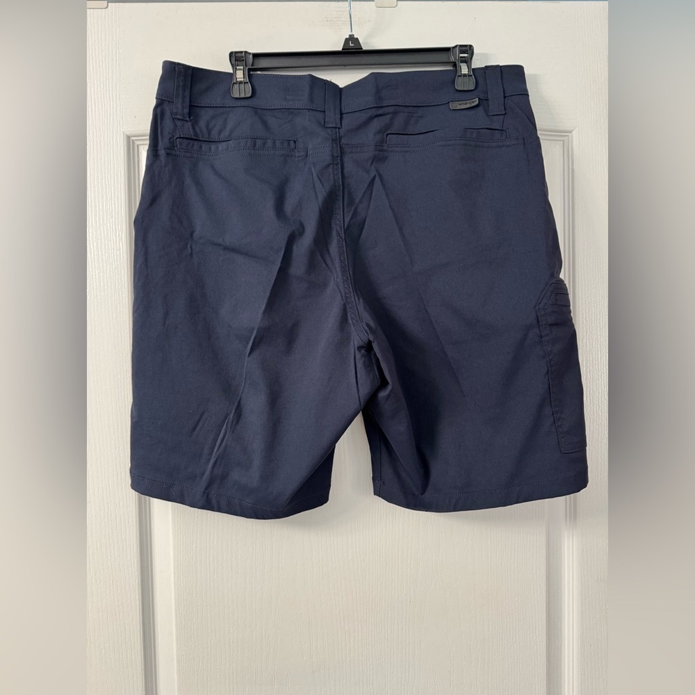 Wrangler Men's ATG 9” All Terrain Performance Utility Short in Navy - Picture 11 of 13